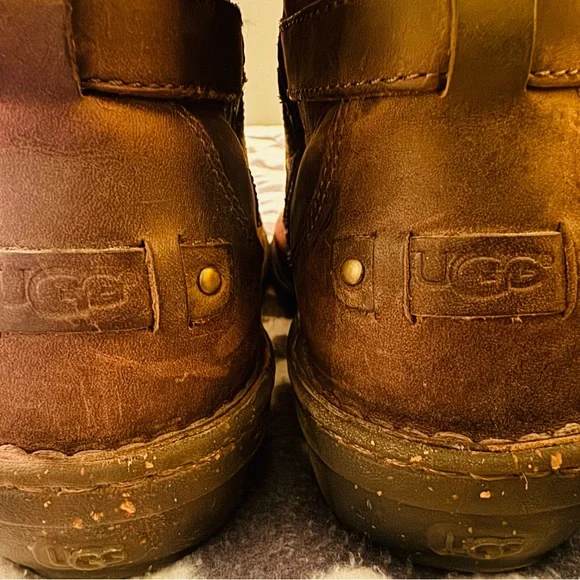 Uggs Boots size 7 - Picture 4 of 14